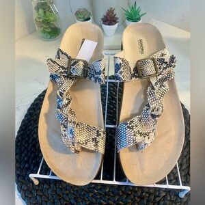 Sonoma Women's Black and Cream Snakeskin Sandals